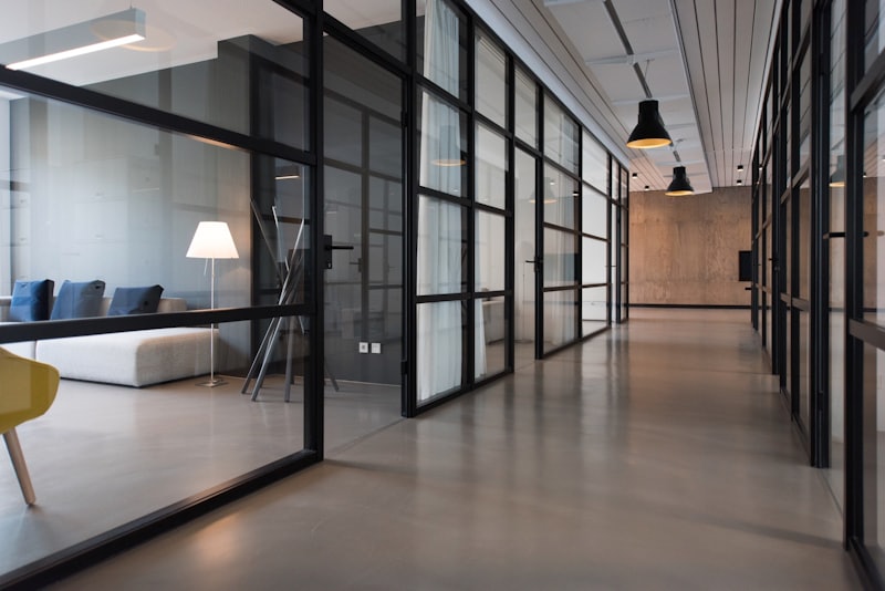 Espace de travail en entreprise, illustration du droit du travail
