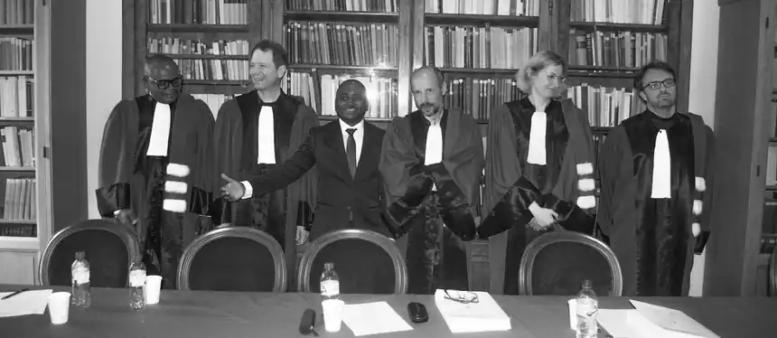 Médard Kandolo devant son jury lors de la soutenance de sa thèse de doctorat en droit